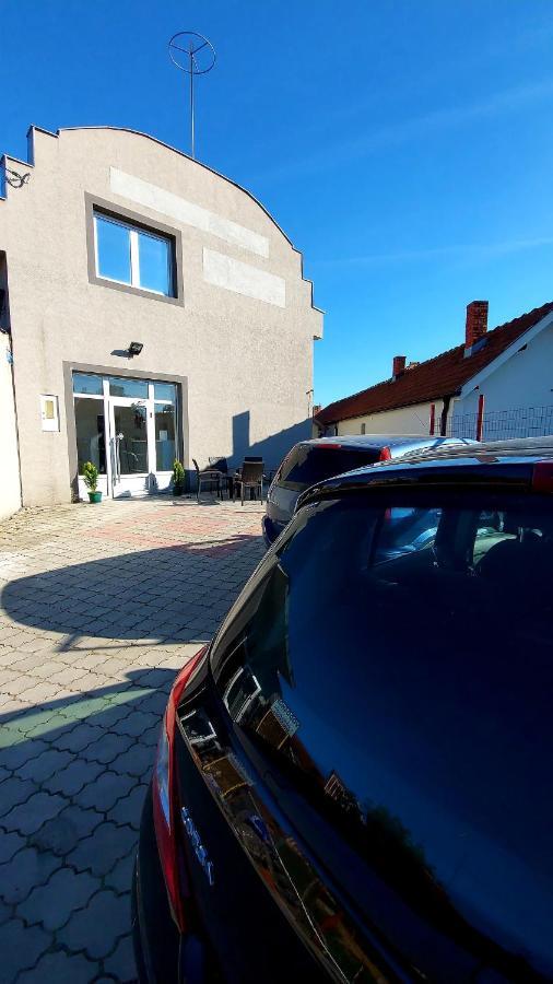 شقة Zaječar  في Apartman Mladenovic المظهر الخارجي الصورة